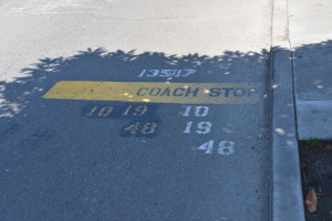 Bushaltestelle vor der Tür